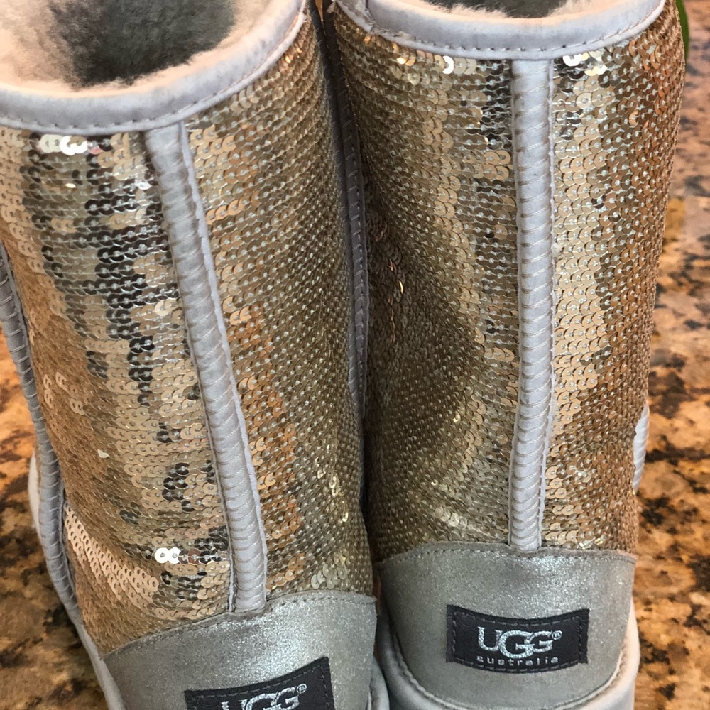 UGGS size 9 - Picture 7 of 8